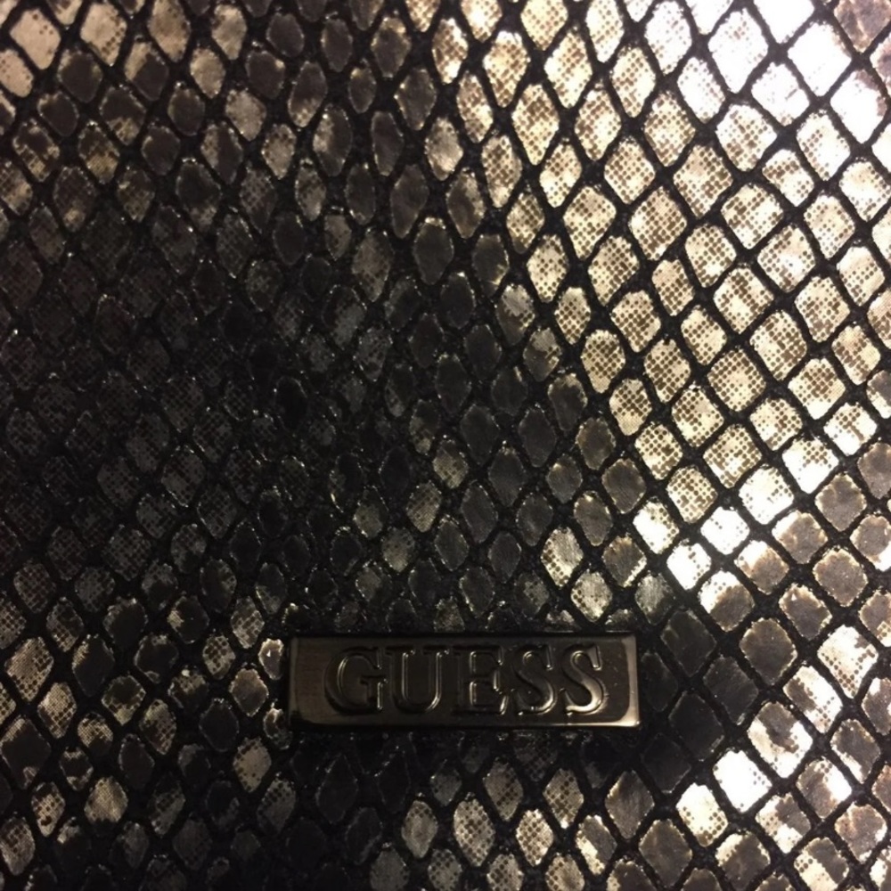 New Guess Purse - Picture 8 of 12